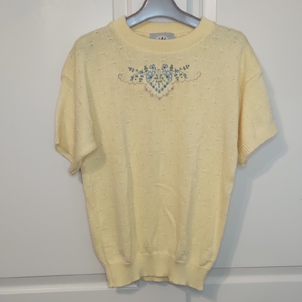 Bay Point Threads Vintage Yellow Floral Embroidery Short Sleeve Sweater Size M